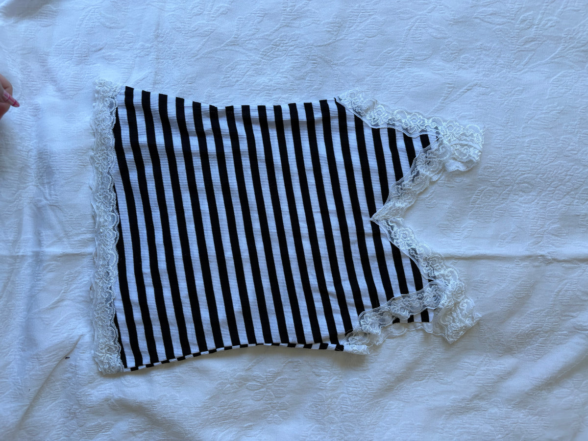 vintage 2000s y2k black white grunge stripe tank