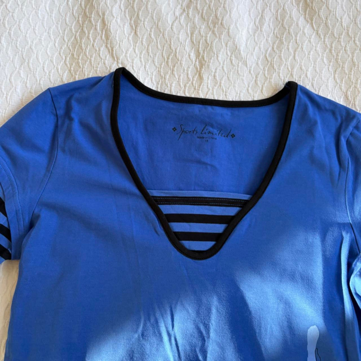 deadstock NWOT 2000s y2k blue graphic activewear long sleeve