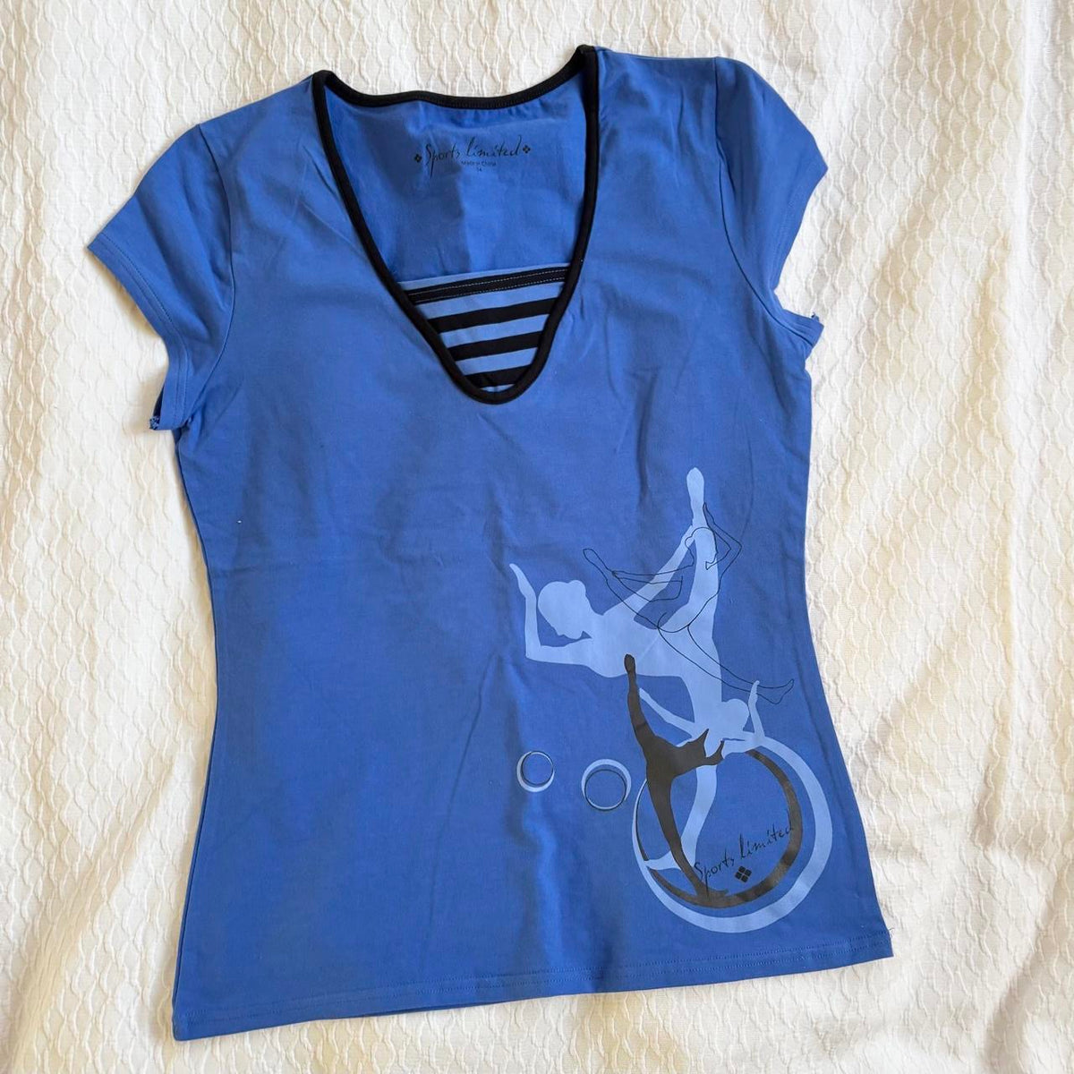 deadstock NWOT 2000s y2k blue graphic activewear tee