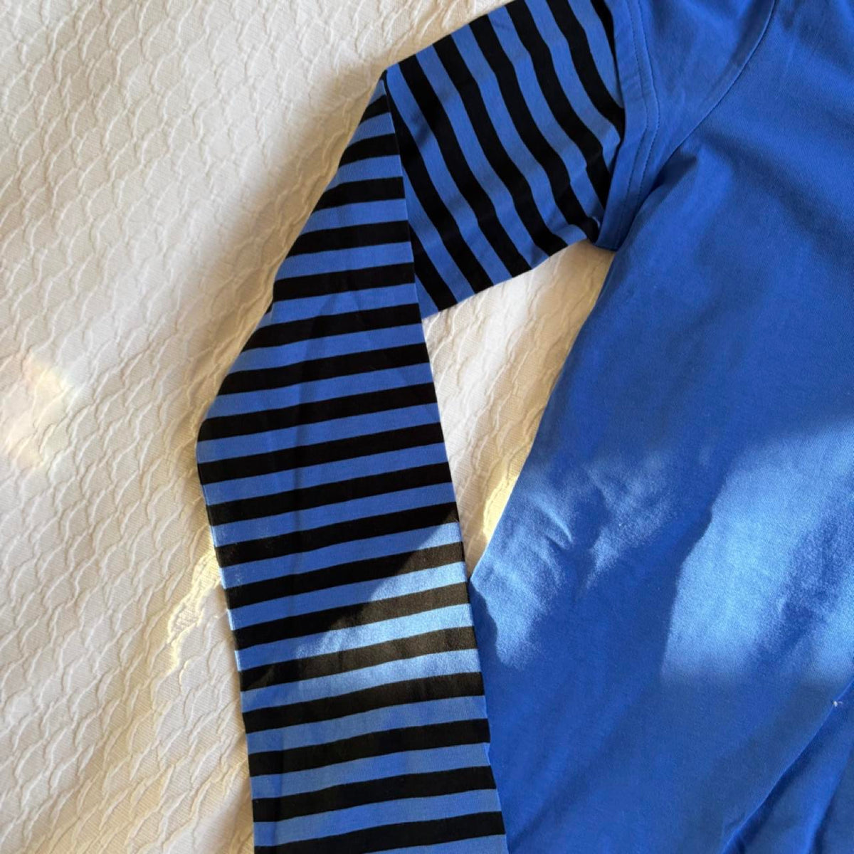 deadstock NWOT 2000s y2k blue graphic activewear long sleeve