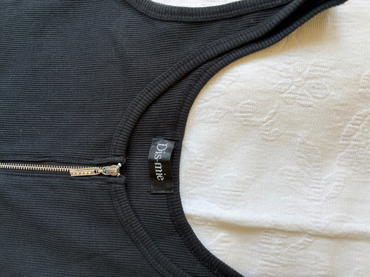vintage 2000s y2k grunge indie black zip up tank