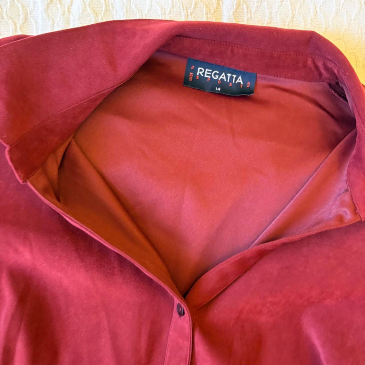 deadstock NWOT red-burgundy  button up blouse