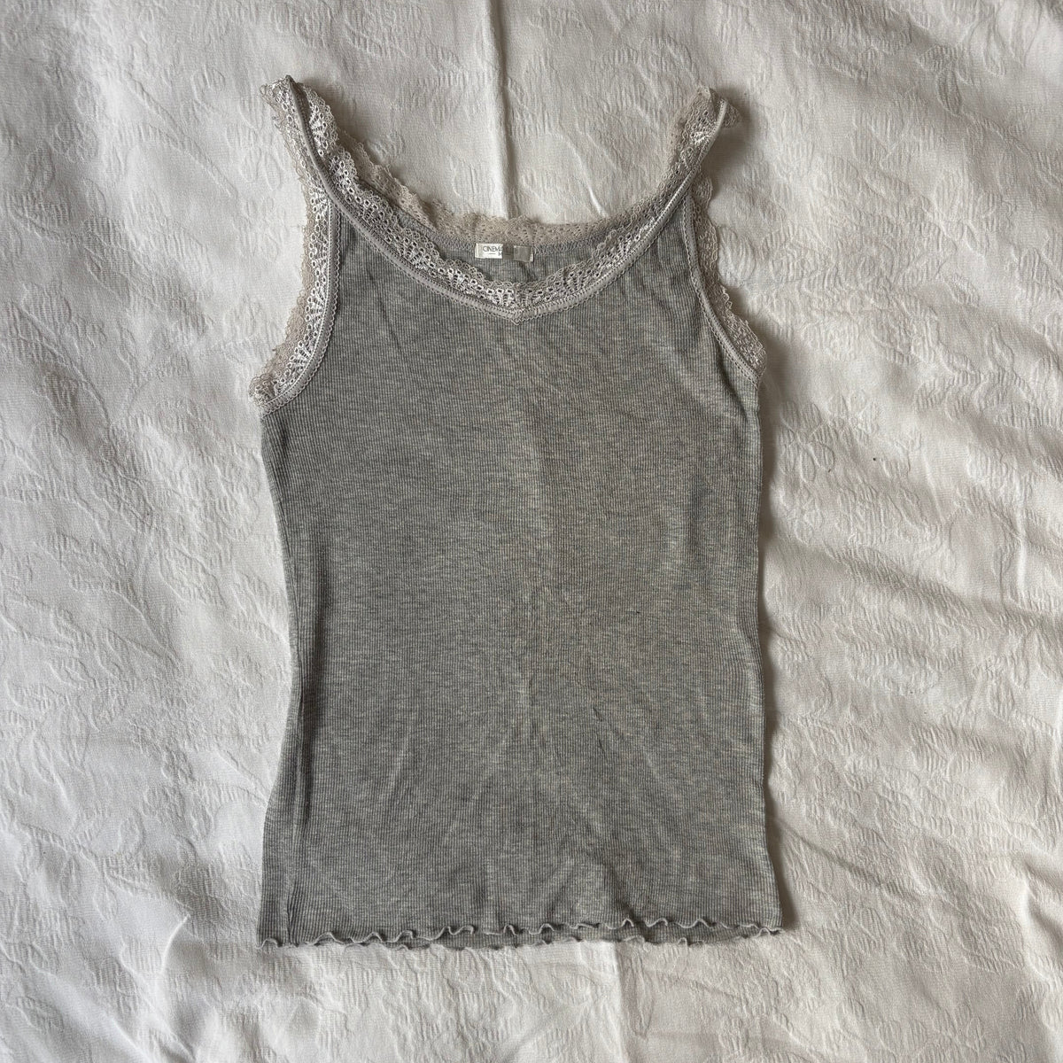 vintage 2000s y2k grey lace trim tank