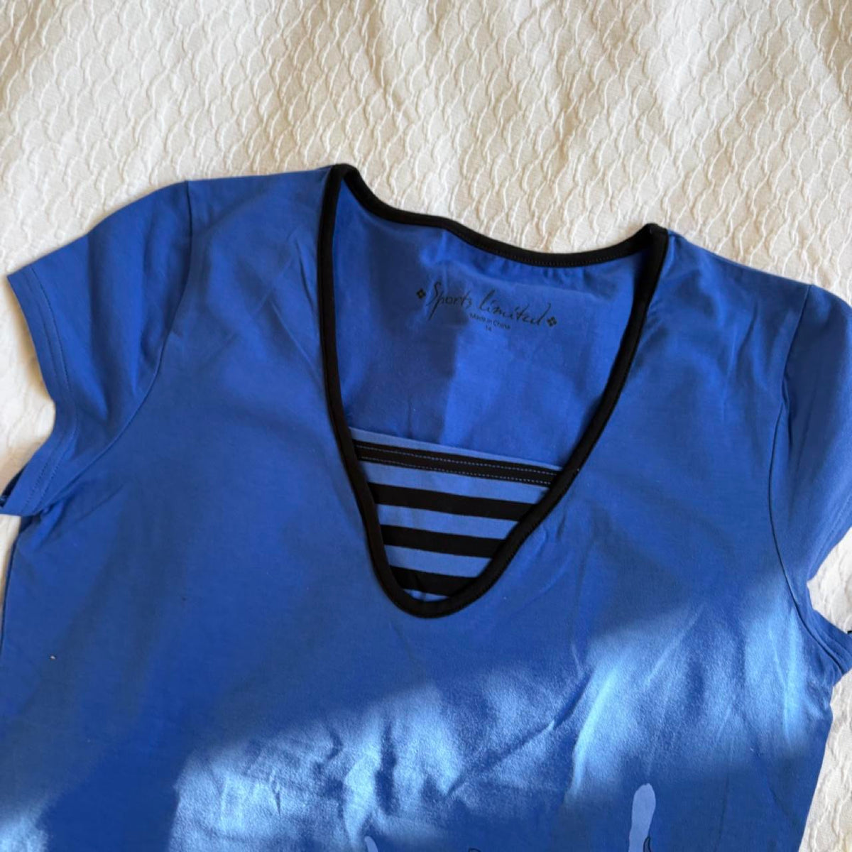 deadstock NWOT 2000s y2k blue graphic activewear tee
