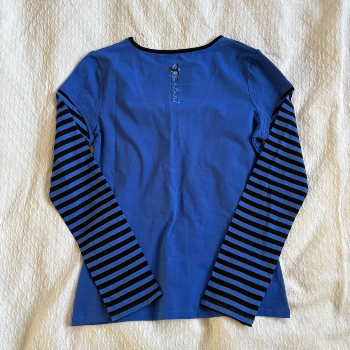 deadstock NWOT 2000s y2k blue graphic activewear long sleeve