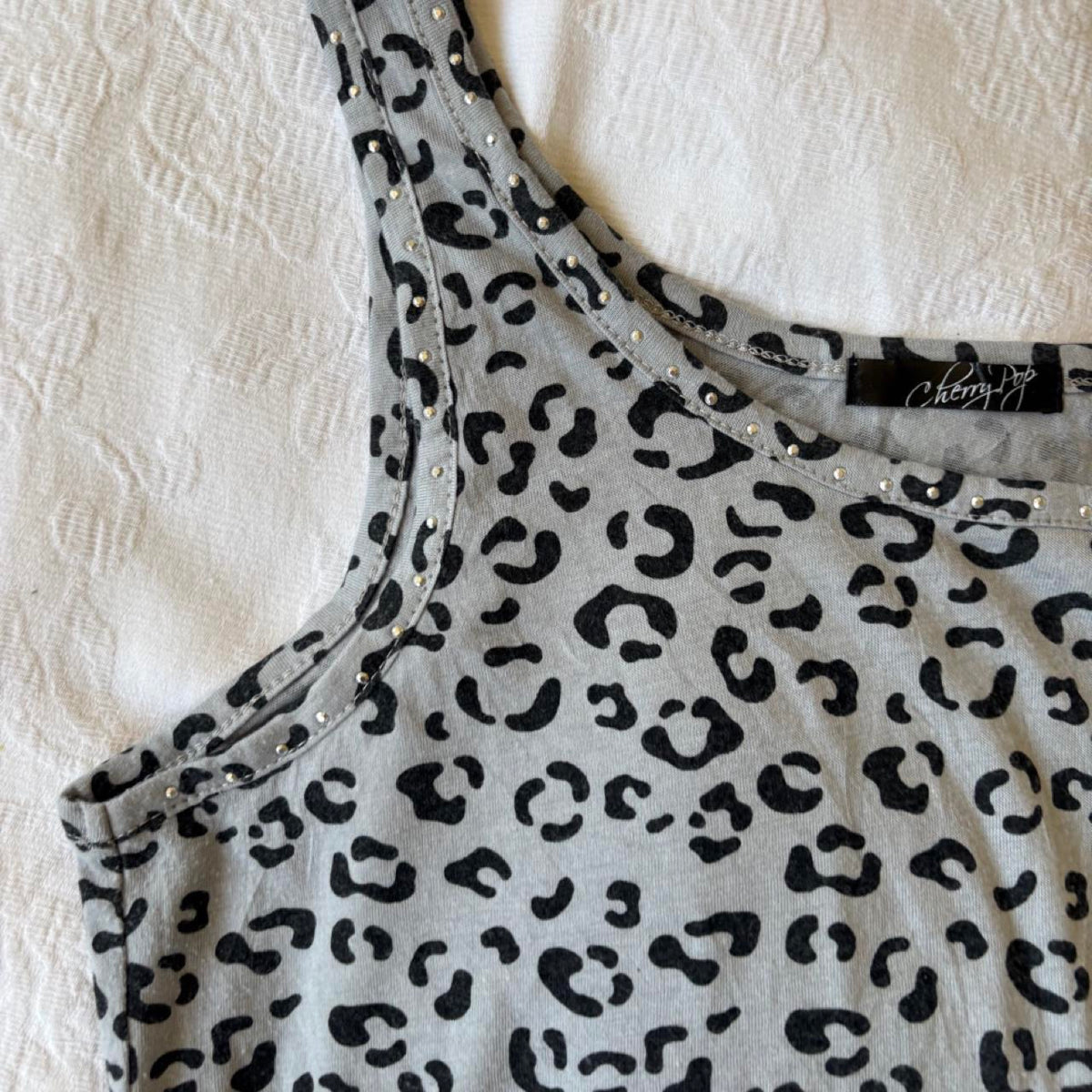 vintage 2000s y2k grunge grey leopard print tank