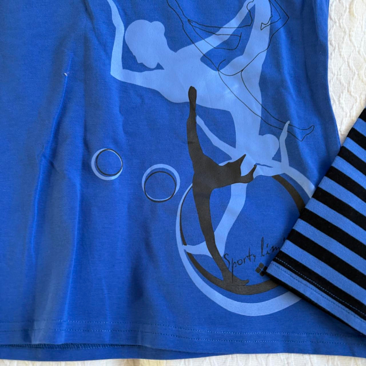 deadstock NWOT 2000s y2k blue graphic activewear long sleeve