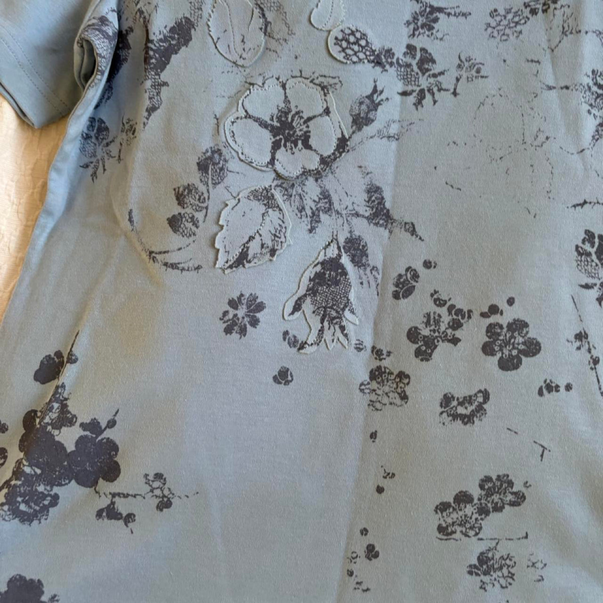 deadstock NWOT 2000s y2k blue graphic tee