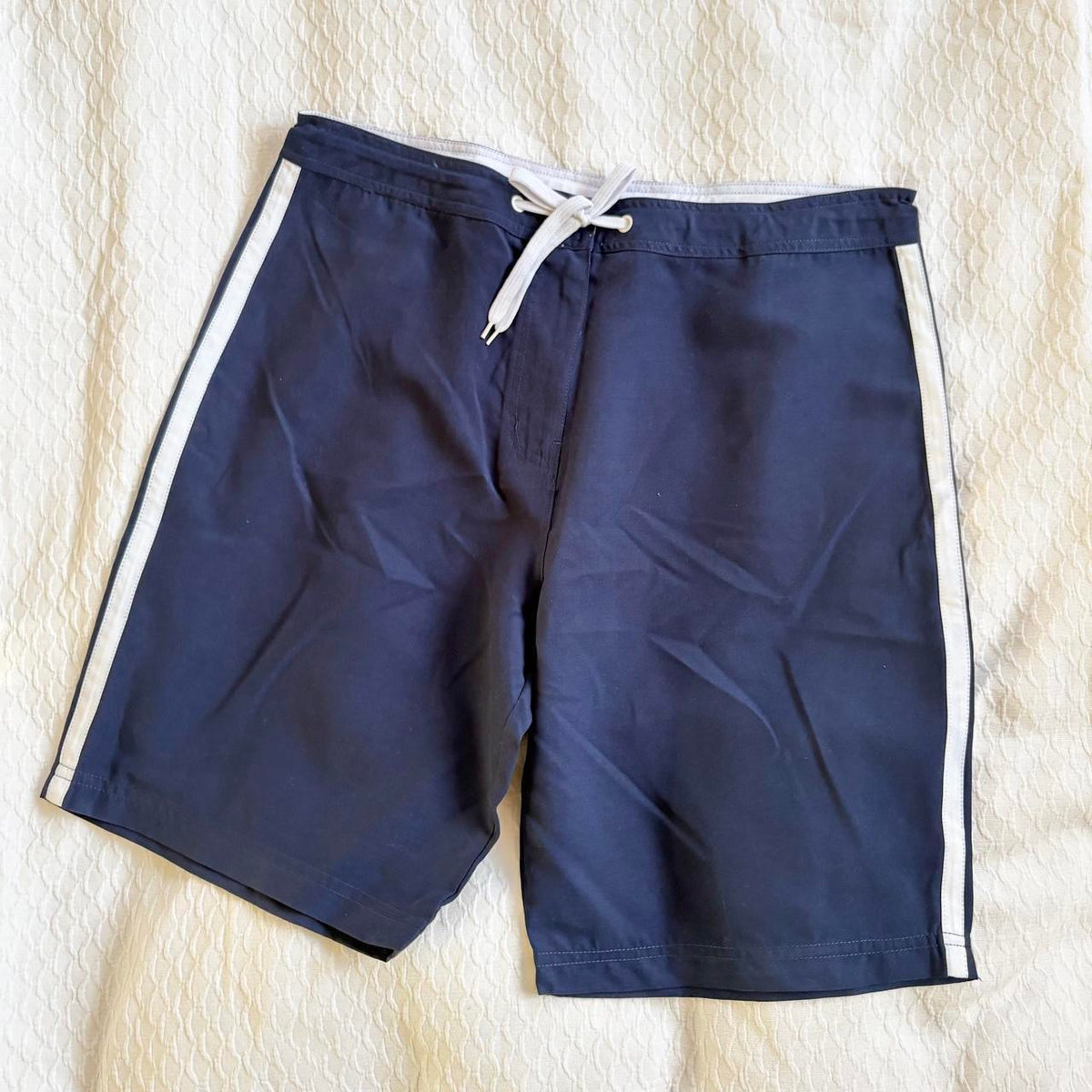 deadstock NWOT 2000s era navy board shorts