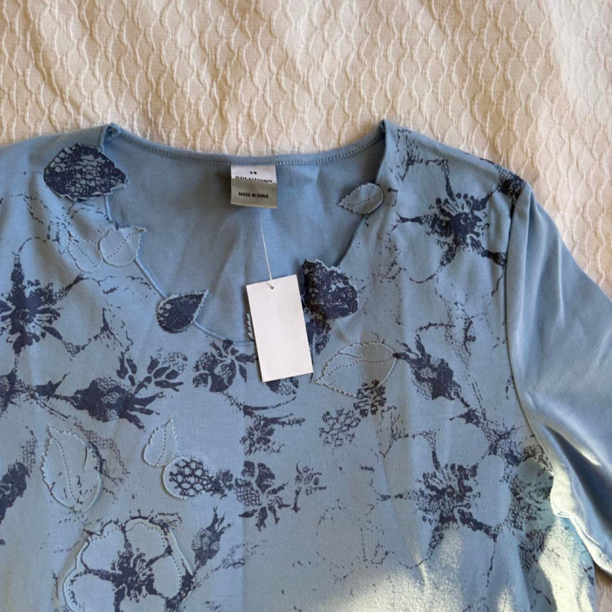 deadstock NWOT 2000s y2k blue graphic tee