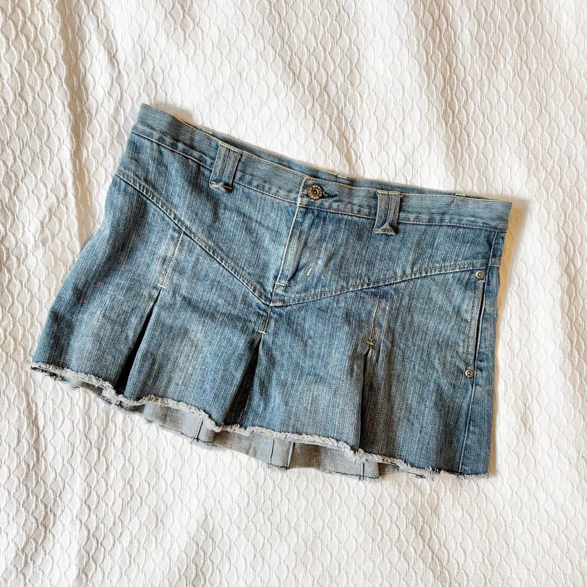 vintage 2000s y2k mini denim skirt
