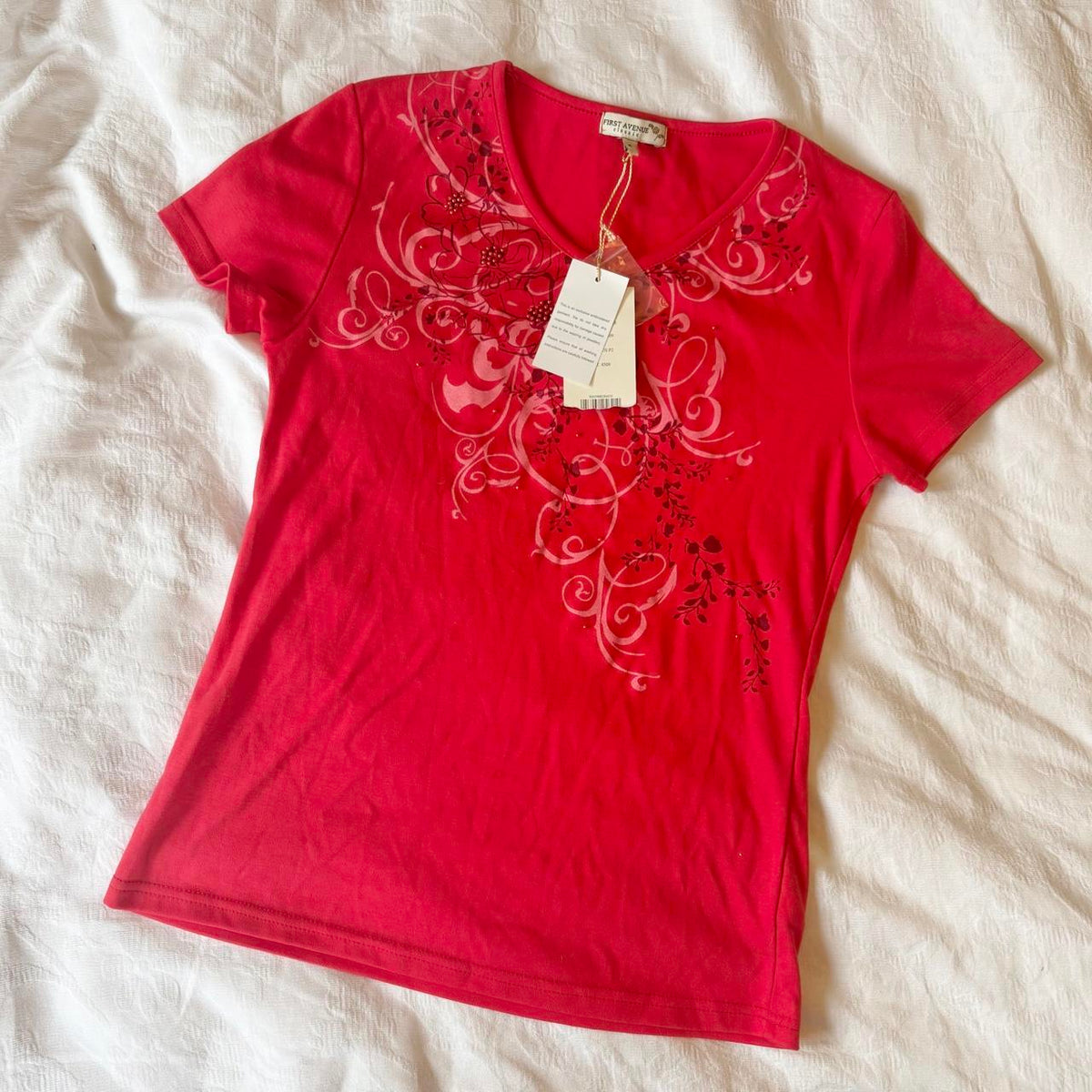 deadstock NWT 2000s y2k red graphic tee