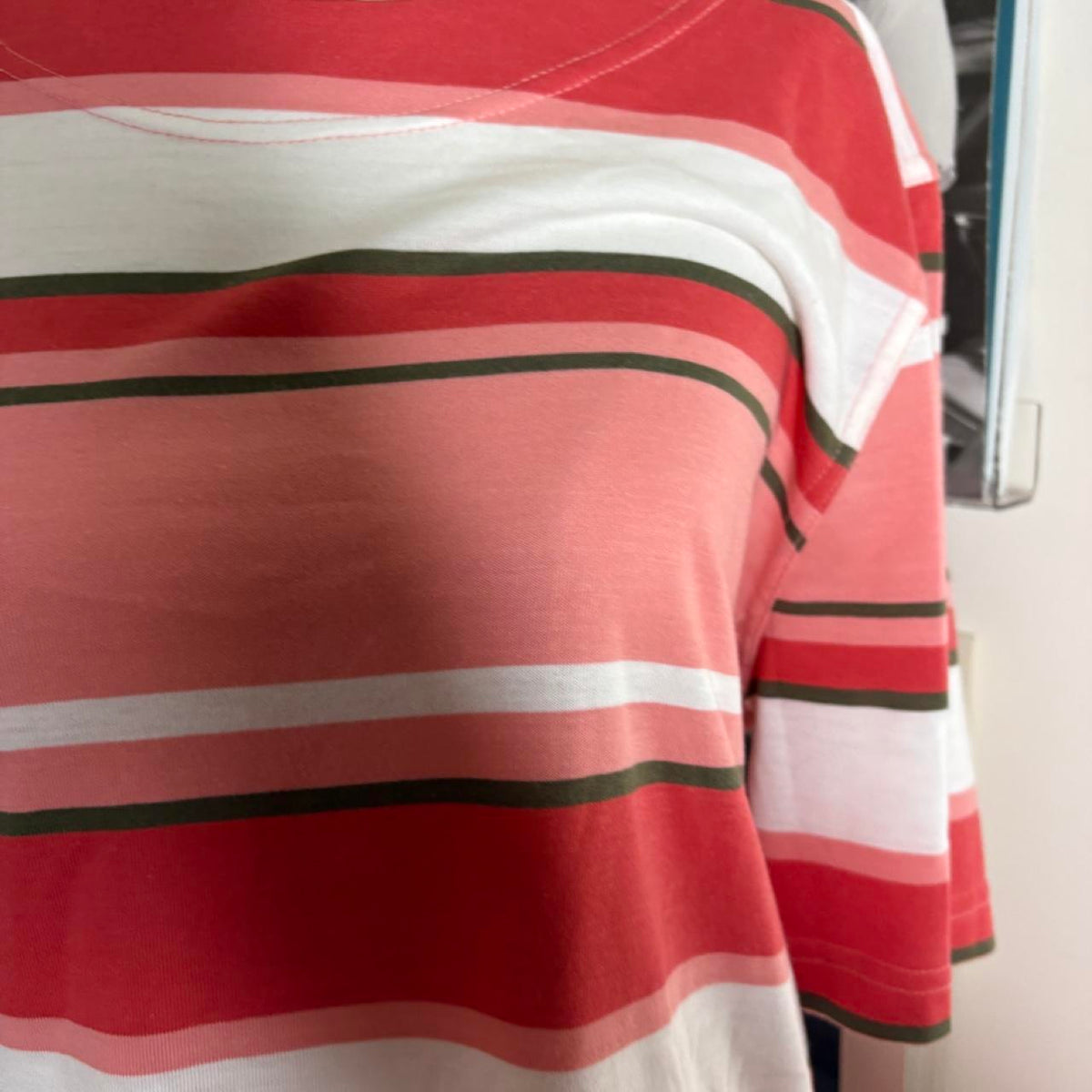 2000s y2k pink red stripe t-shirt